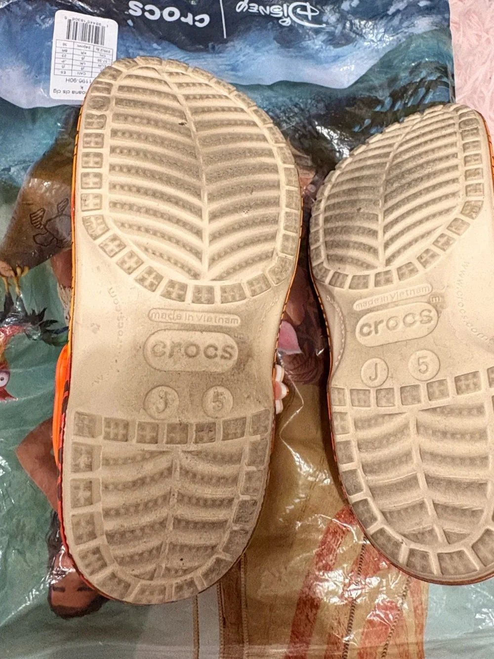 Crocs Disney Moana Classic Clogs Kids 5 – Worn Once – Jibbitz Charms